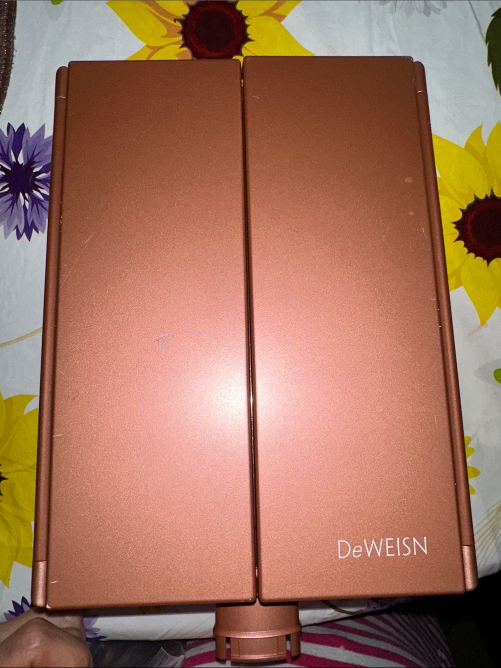 Tri-Fold LED Lighted Makeup Mirror in Rose Gold with 2X/3X Magnification 7x9.5 - Picture 12 of 14